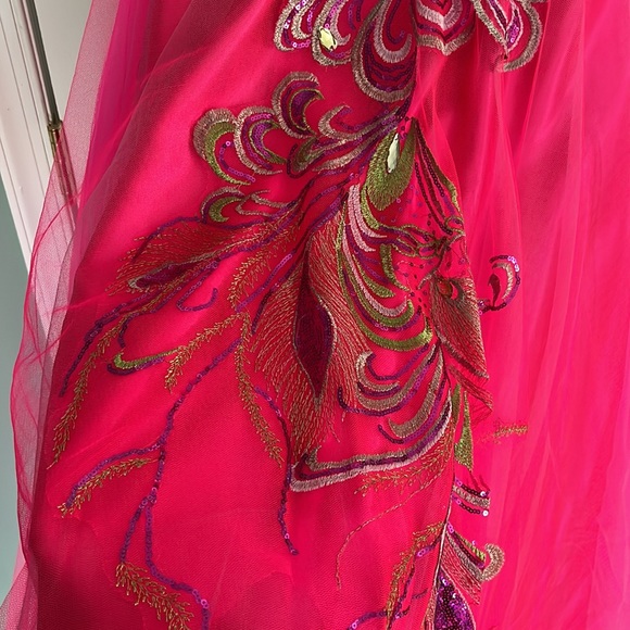 Size 6 fuchsia prom dress with colorful design - Picture 3 of 6